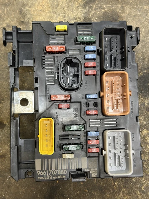 Boîtier De Servitude BSM L03 Avec Fusible Pour Peugeot 207/307 & Citroën C3 - Ref 9661707880 - Occasion