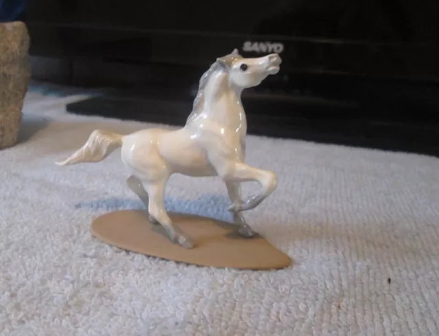 Hagen Renaker- Mini Arabian Stallion 