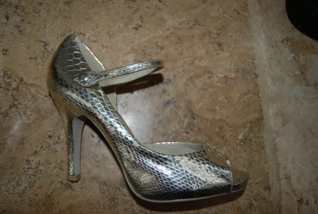 Pale Gold Snakeskin Pattern Open Toe STEVE MADDEN Heels w/Ankle Strap 9.5