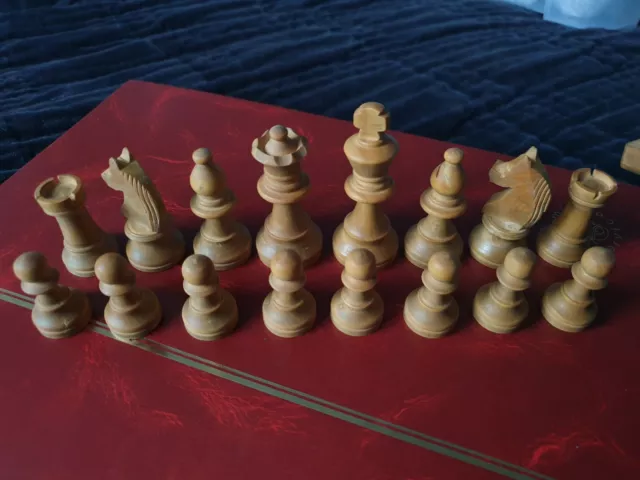 Staunton Schachspiel in Holzbox, 2x 16 Holz Schachfiguren, 1960er Buchsbaumholz