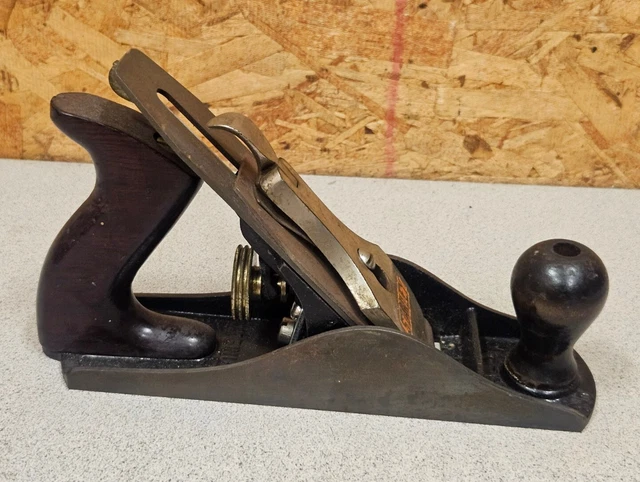 Vintage Stanley Bailey no. 4 Hand Plane, Old Carpenter Woodworking Tool