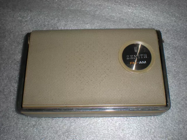 Vintage Zenith AM/FM Royal C25 Portable Pocket Radio BROKEN ANTENNA
