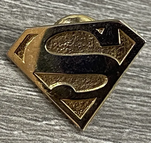 Superman Logo Tie Tack Lapel Pin 1977 DC Comics Gold Colored Vintage Rare