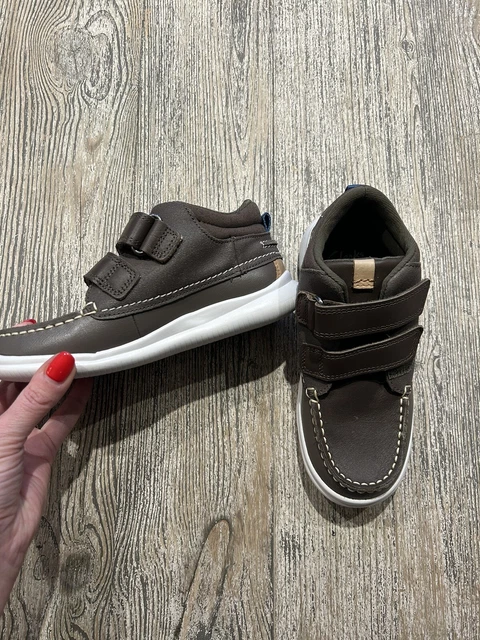 Clarks boys 2025 shoes uk