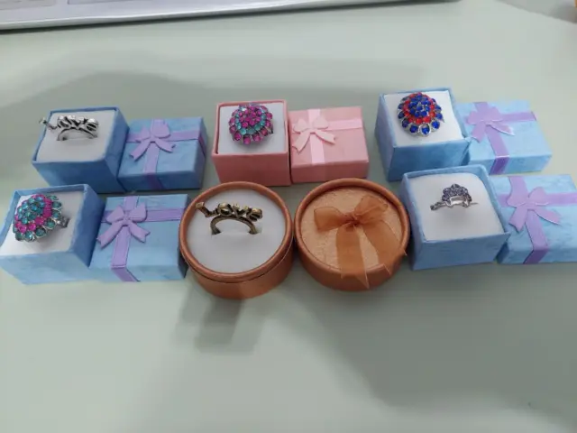 job lot of 6 rings in box great for gifts or raffle / tombola prizes L@@K