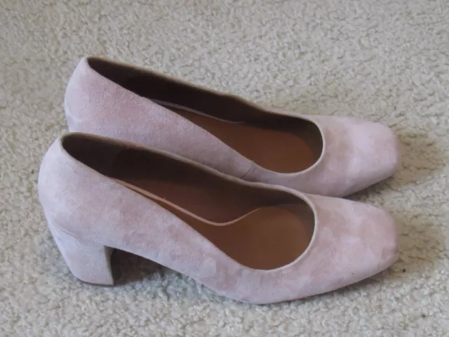 Women Size 8 1/2, HALSTON Pump Shoes, Pink Suede,  Pre-owned, Gently worn