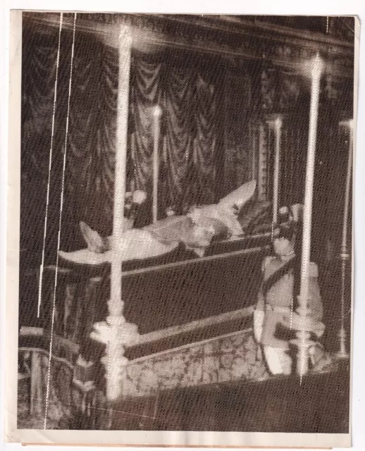 POPE PIUS XI LIES IN STATE AT ST PETER´S CATHEDRAL VATICAN CITY 1939 Photo Y 318
