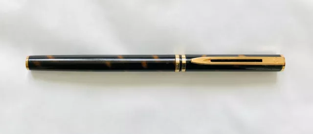 Stylo Plume WATERMAN Master Slim Laque Annelé Plume en Or 18k