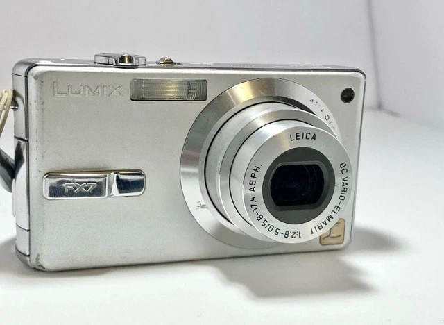 PANASONIC LUMIX DMC-FX7 5MP Digital Camera Silver Leica Lens