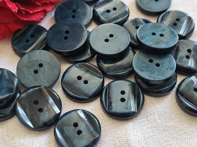 Bouton Ancien En Galalithe Bleu Lumineux Travaillé - Pour Couture, Vintage, Occasion - Fabriqué En France