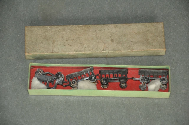 Train Hornby dans sa boîte d'origine comprenant : - Lot 339