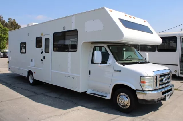 2009 Ford Four Winds 31' Toy Hauler Motorhome 18K miles