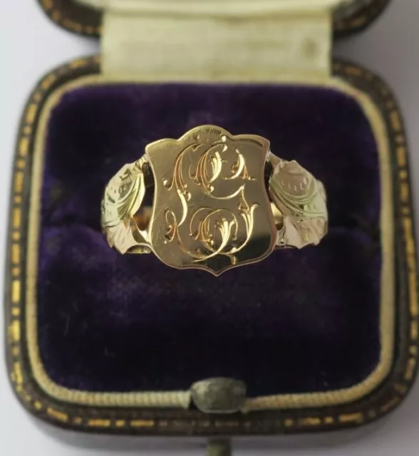 Bague chevalière écusson ancienne or 18 carats bijou français vers 1880