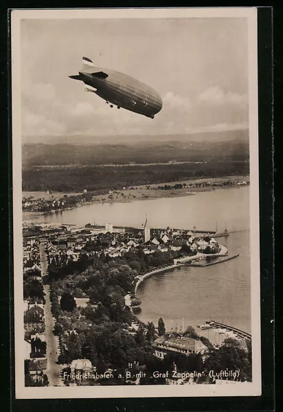 AK Friedrichshafen a. B., Ortsansicht mit Luftschiff Graf Zeppelin, Fliegeraufn