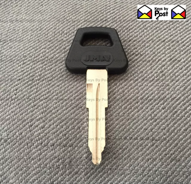 LAND ROVER DEFENDER KEY BLANK. Also fits BL, Austin, Bedford, Fiat, Iveco, Lotus