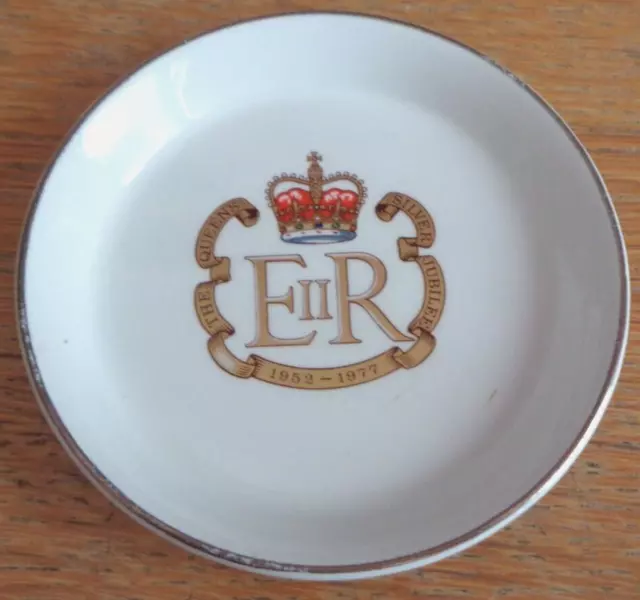 Collectable Vintage Queen Elizabeth II Silver Jubilee 1977 Pin Dish