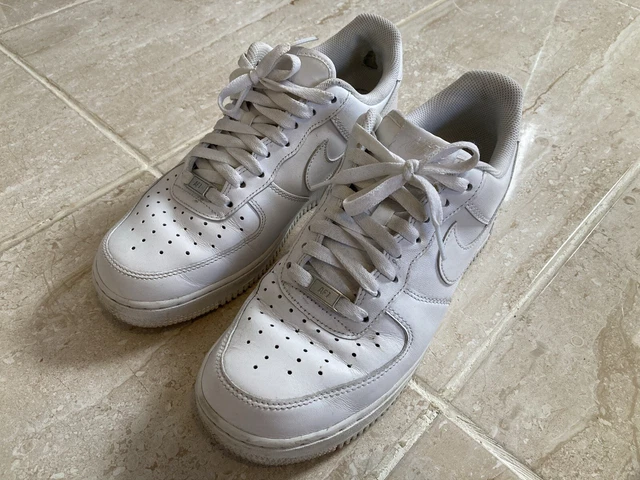 white nike trainers size 7