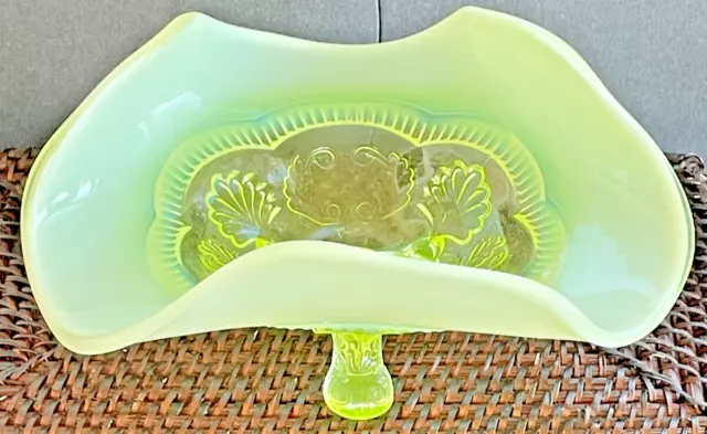 Model Flint Glass Co. Vaseline Fluted Wreath & Shells Footed Bowl UV Glow