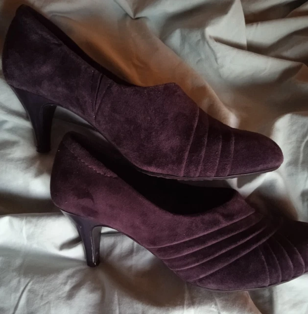 STUNNING MARKS AND Spencer Footglove Purple Suede Shoes Size 7