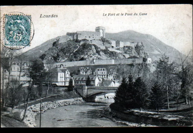 LOURDES (65) FORT , VILLAS & PONT sur le GAVE en 1905