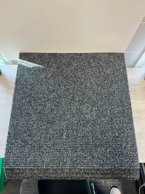 Lote de 4 azulejos para alfombra grises Ecoworx by Shaw 24""x24""x1/2