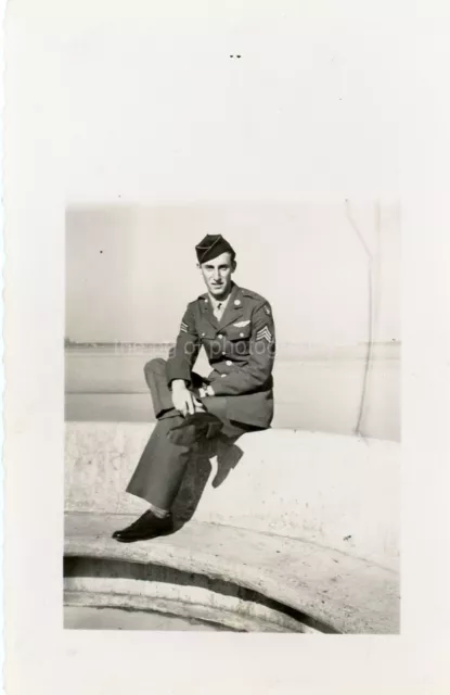 WW2 ERA PHOTO USAAF Soldier Standing In Front Of Buildings $14.50
