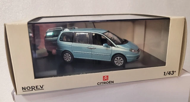 Véhicule   Miniature 1/43 Norev Citroën C8  -  Boite Vitrine