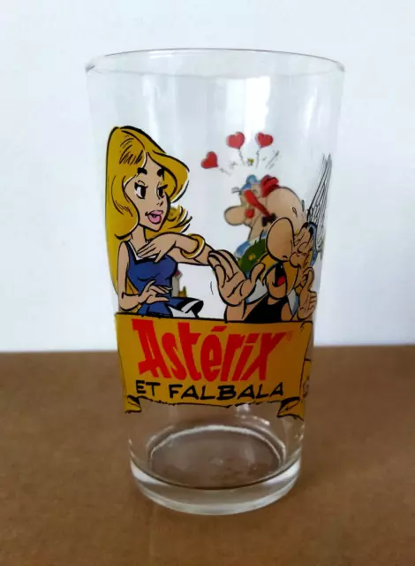 --  Astérix Et Falbala.  Verre À Moutarde Long Drink Amora  -- Série 2000