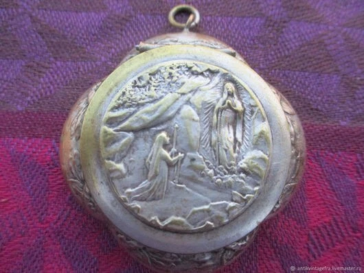 Médaillon Boîte Coulissante Bretagne Hermine En Laiton - Ancien, Fonctionnel, Patine Usée
