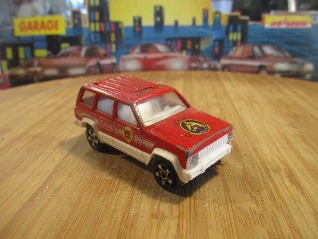 Vehicule de pompiers - Solido Chrysler Jeep Grand Cherokee FDNY 1/18 n Vehicule de pompiers - Solido Chrysler Jeep Grand Cherokee FDNY 1/18 n