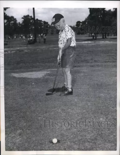 1957 Press Photo Intense concentration of pint sized golfers Kim Swallow