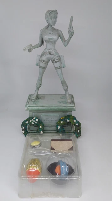 Figurine Lara Croft En Robe De Soirée - Tomb Raider - 27 Cm - Rare
