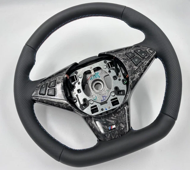 Volant BMW Série 5/6 E60 E61 E63 E64 M5 M6 - Reconditionné Cuir Italien, Inserts Carbone - Occasion