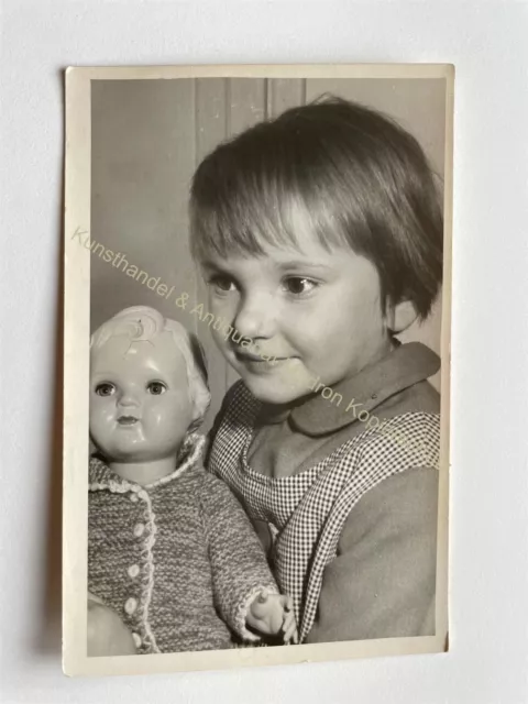 orig. Foto AK Kind Mädchen Spielzeug Puppen Puppe um 1950