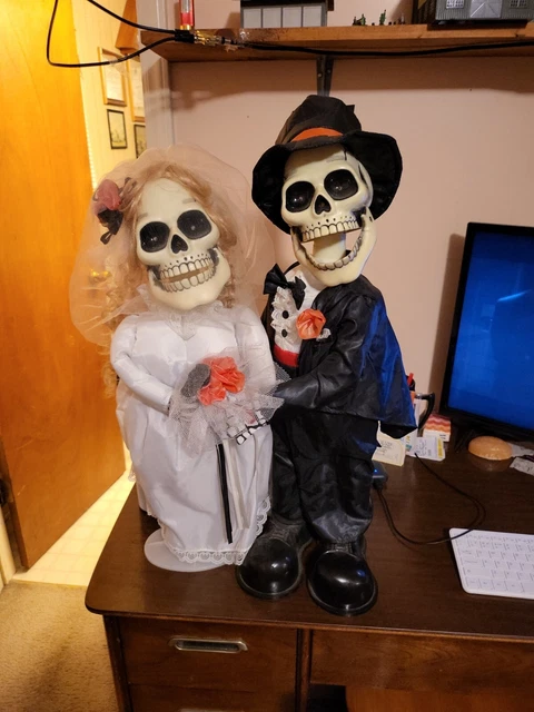 Animated Bride and Groom Halloween Skeletons  2ft Tall