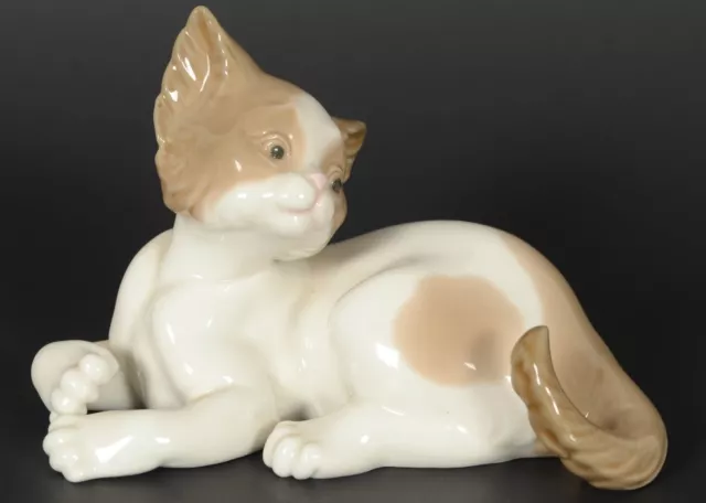 Lladro Kitten Cat Porcelain Figurine Handmade in Spain - Daisa 1981