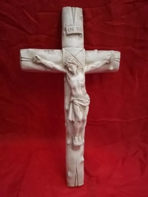 CRISTO CROCEFISSO IN CROCE IN GESSO DA PARETE ARTE SACRA ANTICHIZZATO H27 cm ca.