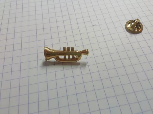 Pin's No Broche Trompette Instrument De musique Réf 2670bc