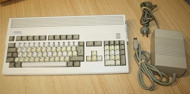 Commodore Amiga A1200HD A1200HD/40 Home Computer PC - Works