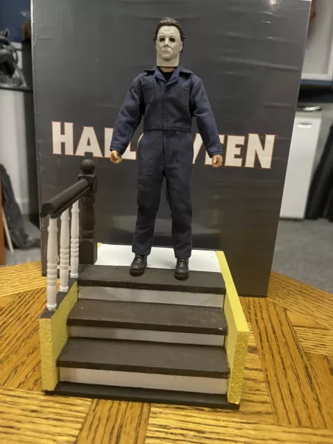 Mezco Toyz One:12 Collective Halloween Michael Myers Action Figure With Diorama