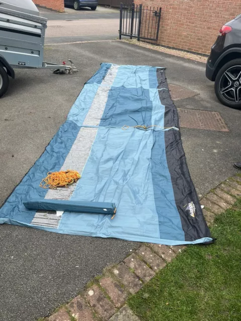 Vango Family Windbreak Used lightly, Three Panels, Steel Poles