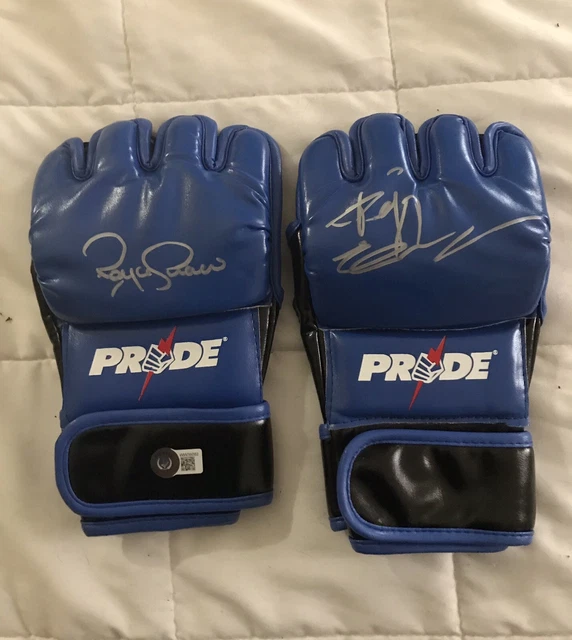 Fedor Emelianenko & Royce GracieSigned Pride Glove Beckett #WO10230.#WW36083 Fedor Emelianenko & Royce GracieSigned Pride Glove Beckett #WO10230.#WW36083
