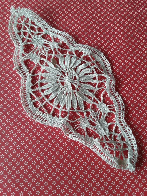 mercerie décors incrustation  dentelle  main pour scrap ou autre décor#
