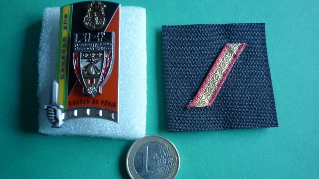 INSIGNE DE SAPEURS-POMPIERS Pucelle De la Moselle fabricant Arthus
