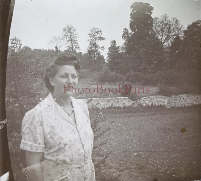 Femme Paysage c1950 Photo Plaque de verre Stereo Vintage V15L34n19