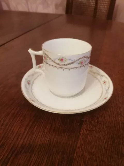 Tasse à café et sous-tasse en porcelaine de Paris XIXème