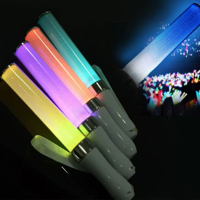  Paquete de 60 pulseras brillantes de 6 colores LED, pulseras  iluminadas que brillan en la oscuridad, juguetes de fiesta, accesorios  brillantes para adultos, cumpleaños, carnaval, boda : Juguetes y Juegos