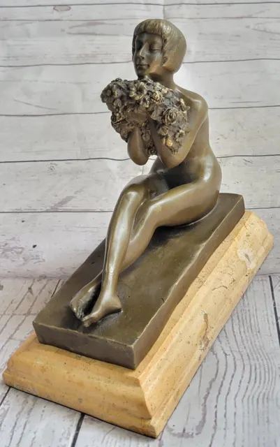 Jugendstil Bronze Büste von Ein Mädchen Mit Blumen IN Sie Hände Skulptur Akt