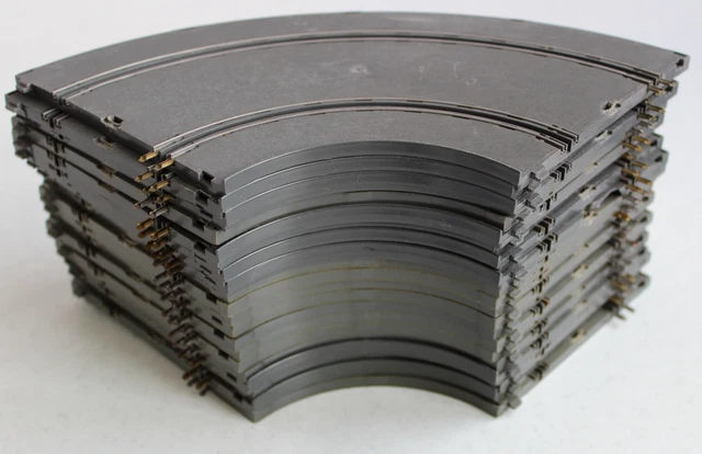Lot n° 2 de 16 rails courbes GRISES réf 320 circuit  " JOUEF  "  pas  SCALEXTRIC