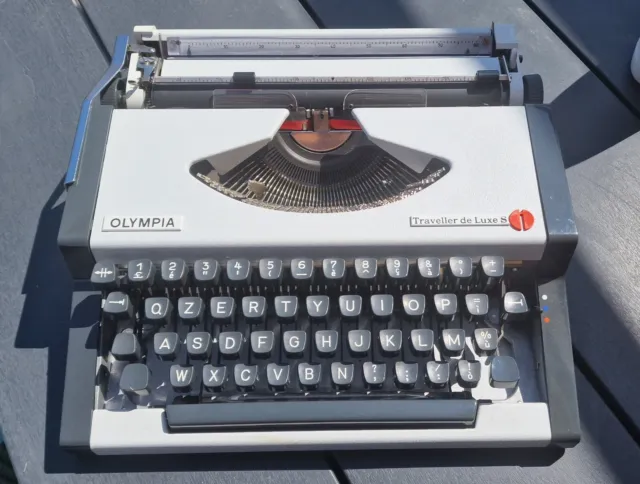 MACCHINA DA SCRIVERE Olympia Traveller De Luxe S  Typewriter schreibmaschine